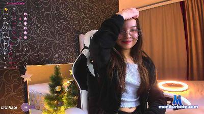 GloriaSnow cam4 bicurious performer from United States of America schoolgirl armpits masturbation squirt blowjob cute feet 