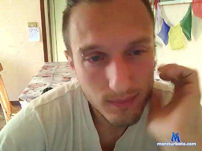 kaenkaen cam4 bisexual performer from Republic of Italy  