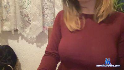 marikahotfun cam4 bicurious performer from Republic of Italy masturbation C2C pussy squirt smoke feet ass 