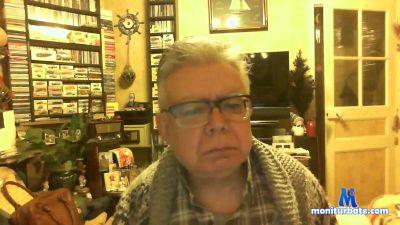 boyfriends72 cam4 bisexual performer from French Republic  