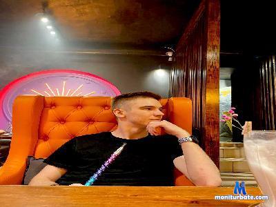 Alexandrobig228 cam4 bisexual performer from Russian Federation  