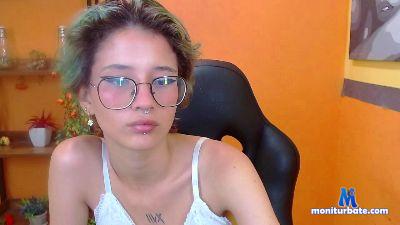 Sophie_Lewis cam4 bisexual performer from Republic of Colombia pussy spanking lesbian masturbation deepthroat squirt blowjob 