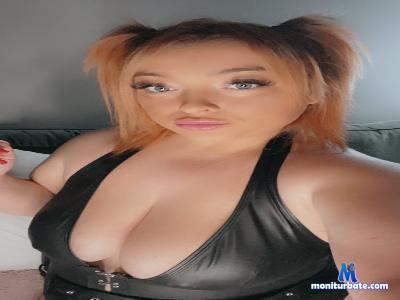XNaughtyWifeX cam4 straight performer from United Kingdom of Great Britain & Northern Ireland Boobs 