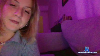 leananasss cam4 bisexual performer from French Republic  