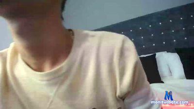 CrazyBnny_BR cam4 bicurious performer from United States of America daddy music muscle dance master 