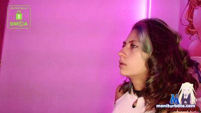 Gold_Annie cam4 bisexual performer from United States of America  