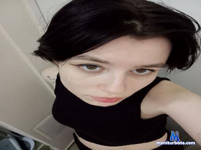 QueenieGriscom cam4 straight performer from United States of America  