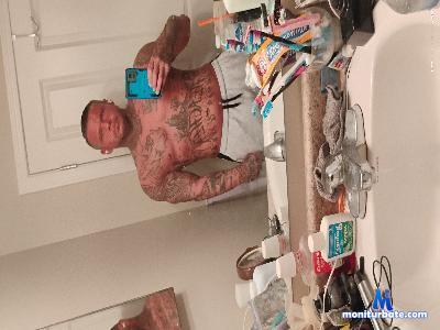 Closetedfreak cam4 bicurious performer from United States of America  