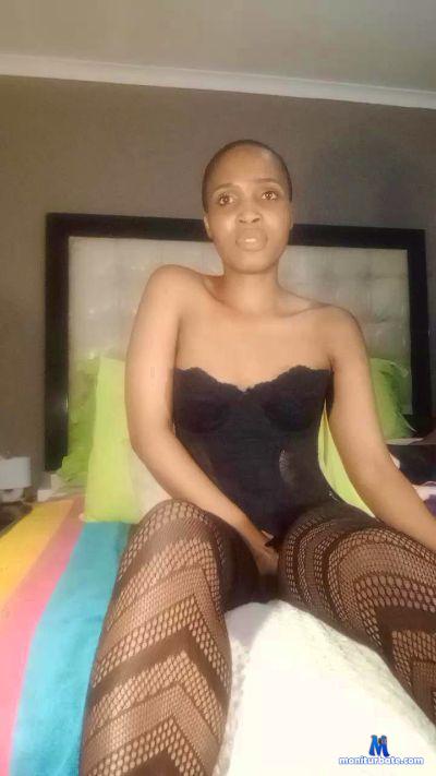 Naomi27sexy cam4 bisexual performer from Republic of South Africa  