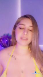 FoxyCarrie cam4 livecam show performer room profile