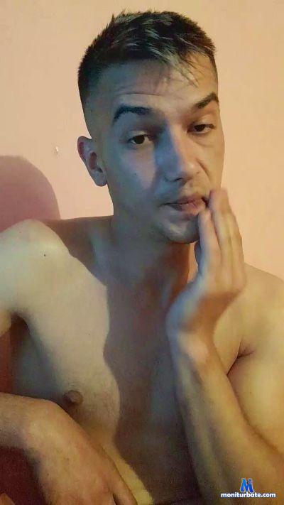 mykes18cmm cam4 bisexual performer from Romania  