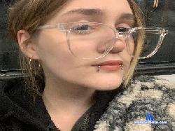 SynnoveCleverle cam4 live cam performer profile