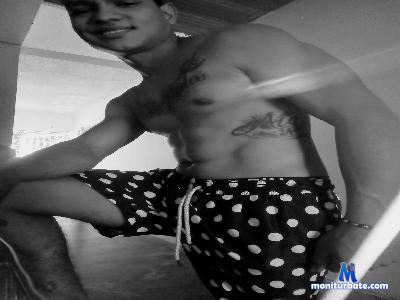 damian420_xxx cam4 straight performer from Republic of Chile  