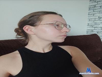 QuennaFrancis cam4 bisexual performer from French Republic C2C masturbation striptease bigass cute ass 