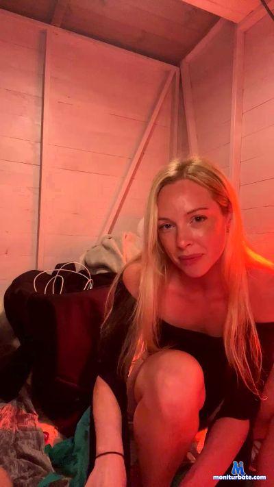SarahDenaro cam4 bisexual performer from United Kingdom of Great Britain & Northern Ireland Squirt cum fuck deepthroat couple 