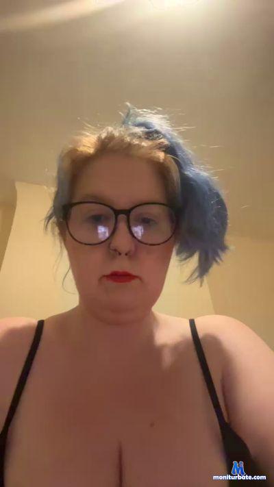 Lilyfae_xo cam4 bicurious performer from United Kingdom of Great Britain & Northern Ireland pussy amateur pornstar cute masturbation C2C striptease 