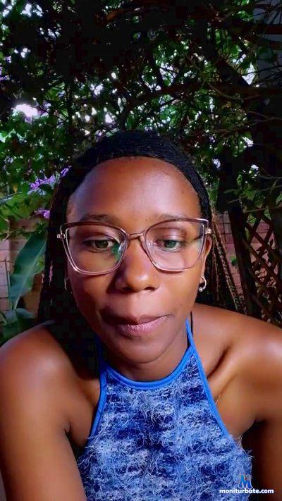 KynaFrenchy cam4 straight performer from Réunion feet anal ass pussy squirt masturbation 