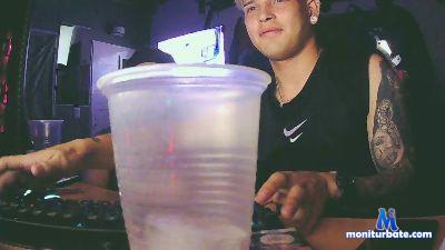 tommmy32 cam4 gay performer from Argentine Republic  