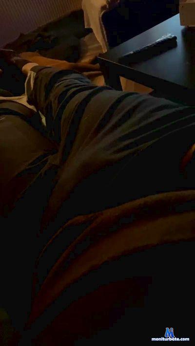 dwtfan1 cam4 bisexual performer from Federal Republic of Germany  