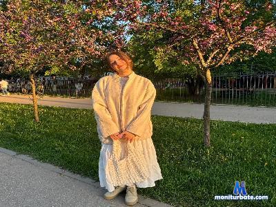 KatieBattersby cam4 bisexual performer from French Republic C2C milk masturbation squirt pornstar lesbian bdsm 