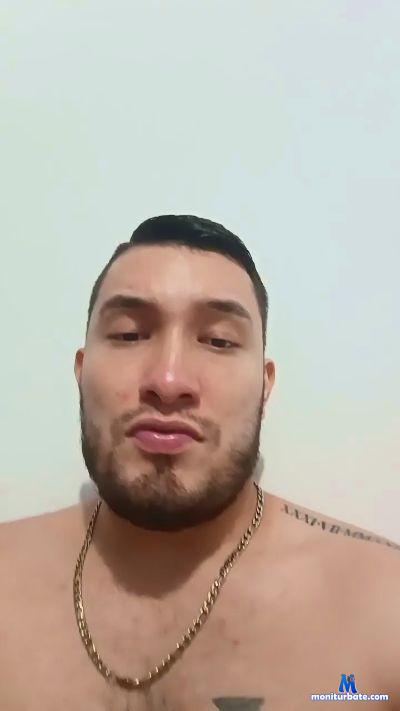 _LIONEL_ cam4 straight performer from Republic of Colombia master C2C pee smoke cum feet 
