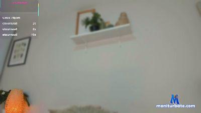 Issa_Dusy cam4 bicurious performer from Republic of Colombia cute blowjob squirt C2C striptease deepthroat 