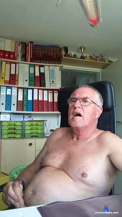 renospaar cam4 bicurious performer from Swiss Confederation  