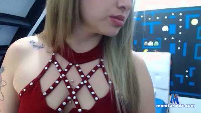 lily_sexxy cam4 bisexual performer from United States of America  