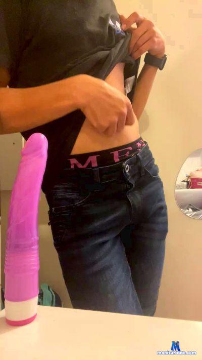 dmlm_hot cam4 straight performer from French Republic amateur smoke masturbation pee armpits 