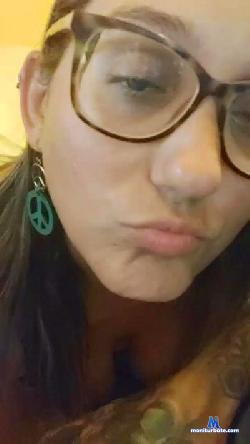MyaHotLive cam4 live cam performer profile