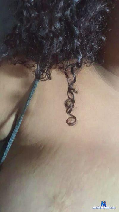 Safirahot69 cam4 bisexual performer from Federative Republic of Brazil  