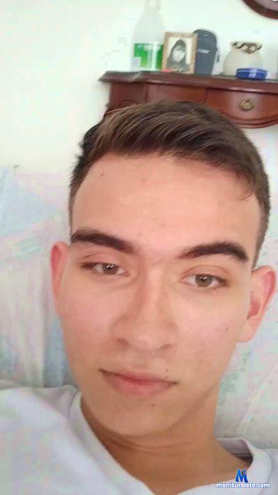 Feligi23 cam4 bicurious performer from Republic of Colombia amateur 