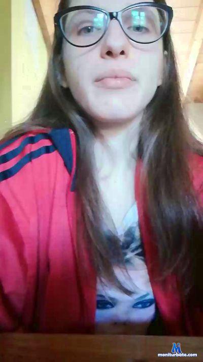 isabella_98fun cam4 straight performer from Republic of Italy  