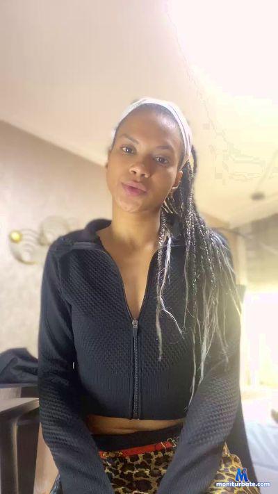 Laali_Bone cam4 bisexual performer from Republic of Colombia masturbation bigass squirt striptease pussy cute 