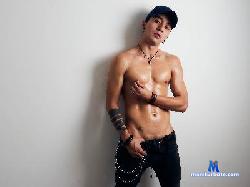 Dominic_Zeus_ cam4 live cam performer profile