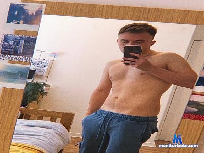hockeydude960 cam4 bisexual performer from United Kingdom of Great Britain & Northern Ireland  