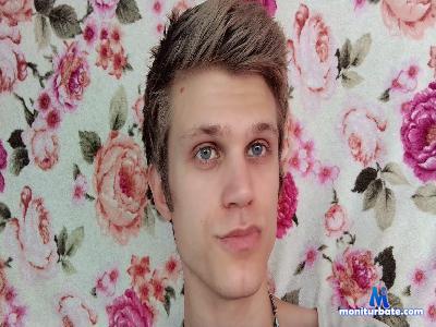 RabbitWhiteBR cam4 gay performer from Federative Republic of Brazil masturbation spanking fisting anal analtoys bdsm 
