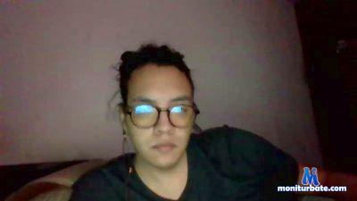 Newtt_Scamander cam4 gay performer from Republic of Colombia  