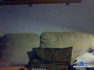 UncutYoungDad24 cam4 bisexual performer from United States of America  