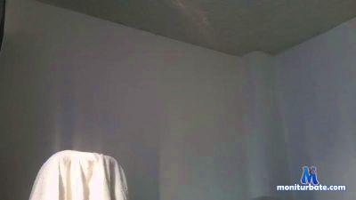 boysnake18 cam4 straight performer from Republic of Colombia latino masturbation men bigbulge solo latin 