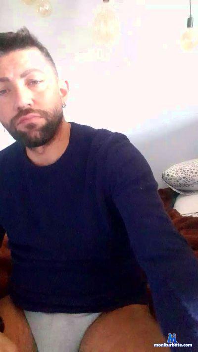 UomoViriles cam4 bisexual performer from Republic of Italy  