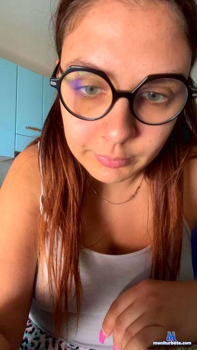 Laura99v cam4 straight performer from Republic of Italy  
