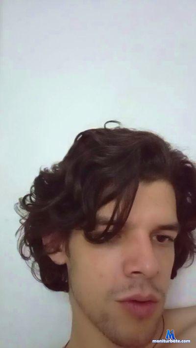Nini_river cam4 bicurious performer from Republic of Colombia  