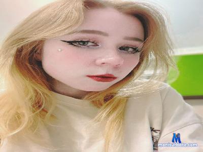 DarlineFenney cam4 bisexual performer from Republic of Poland  