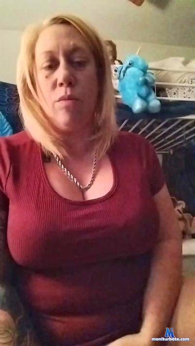 tonimoany cam4 bisexual performer from United States of America  