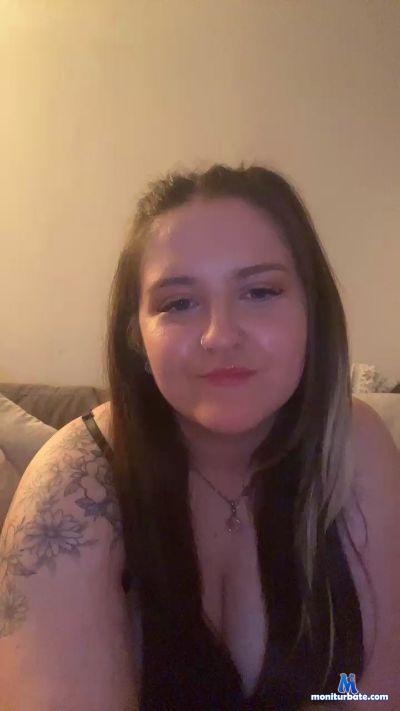 Poppy992 cam4 bisexual performer from United Kingdom of Great Britain & Northern Ireland  