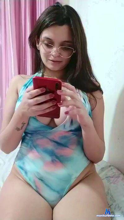 lilisilva2 cam4 bisexual performer from Federative Republic of Brazil  