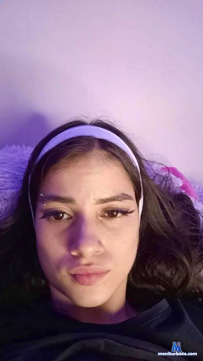 Crissy_25 cam4 bicurious performer from Republic of Italy amateur bdsm lesbian pornstar squirt anal spanking 
