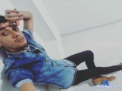 yacovone_sexboy cam4 gay performer from Republic of Colombia 22cm dance spinthewheel 