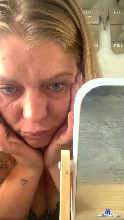 Shylinaa cam4 straight performer from Kingdom of the Netherlands amateur feet tits peeing masturbation 